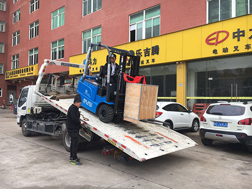 廈門電動(dòng)叉車公司，銷售比亞迪電動(dòng)叉車2.5噸一臺(tái)