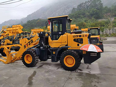 恭喜羅總喜提新車，山宇裝載機(jī)940走起，山宇重工，助您成功！
